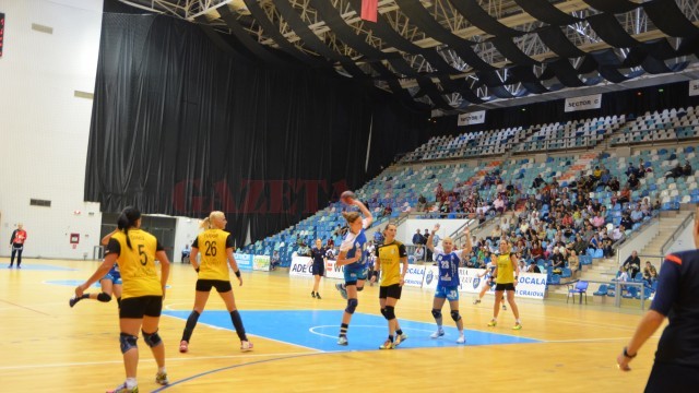 De trei meciuri, Zivkovic (la minge) şi colegele sale sunt neînvinse (foto: Daniela Mitroi-Ochea)