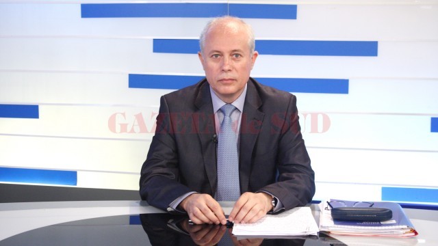 Gheorghe Lăpădat, directorul Filialei Craiova a FNGCIMM, a explicat, în studioul Alege TV,  la emisiunea „Economia Sudului“, cum unele firme din Oltenia au datorii de trei ori mai mari decât posibilitățile de finanțare (FOTO: Traian Mitrache)