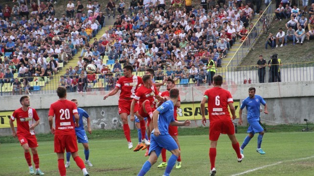 Băcăuanii (în roșu) s-au apărat eroic în fața craiovenilor (foto: csuc.ro)
