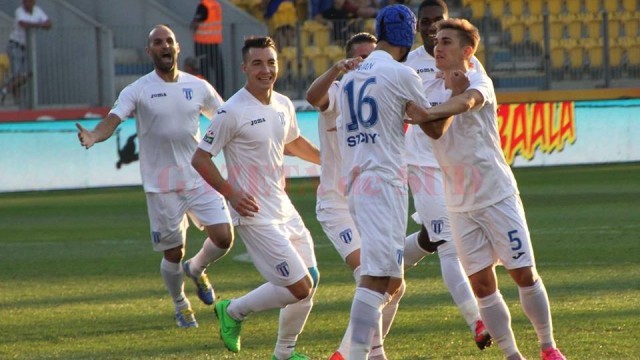 Andrei Ivan (nr. 16) a adus bucuria în sânul grupării alb-albastre (foto: csuc.ro)