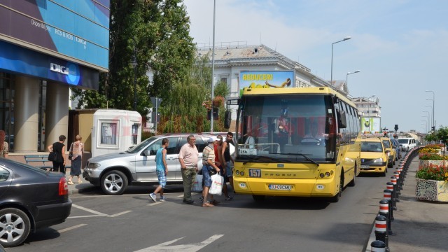 Inculpatul este acuzat că i-a cerut unui șofer al RAT Craiova 200 de lei și o sticlă de whisky pentru a-i pune o „pilă“ la directorul tehnic (Foto: Arhiva GdS)