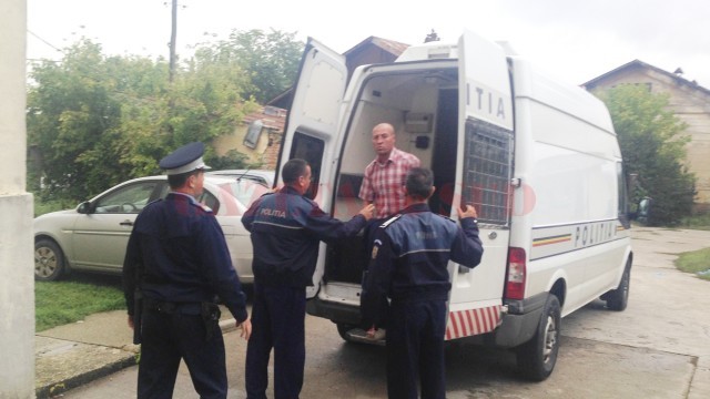 Bărbatul de 48 de ani a fost dus ieri la Judecătoria Segarcea, iar instanța a emis pe numele lui un mandat de arestare preventivă pe o perioadă de 30 de zile