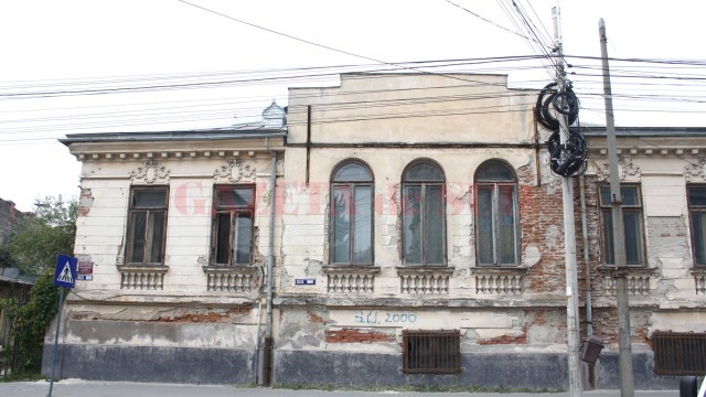 Proprietarii clădirilor monument istoric din Craiova scapă, cel puțin în 2016, de impozitul pe paragină (Foto: Traian Mitrache)