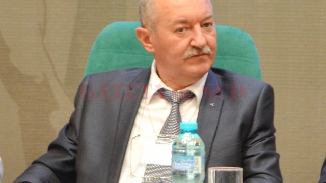Prof. dr. Ioan Cordoș, managerul Institutului de Pneumoftiziologie, vorbește despre cancerul bronhopulmonar, dar și despre situația institutului pe care îl conduce (FOTO: Lucian Anghel)