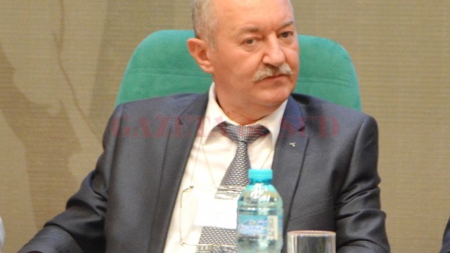 Prof. dr. Ioan Cordoș, managerul Institutului  de Pneumoftiziologie, vorbește despre cancerul bronhopulmonar, dar și despre situația institutului pe care îl conduce (FOTO: Lucian Anghel)