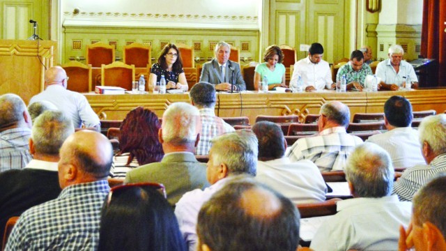 Membrii Asociației de Dezvoltare Intercomunitară de Gestionare a Deșeurilor „Eco Dolj“ au aprobat ieri documentația necesară organizării licitației publice pentru atribuirea contractului de delegare a colectării și transportului deșeurilor în județ