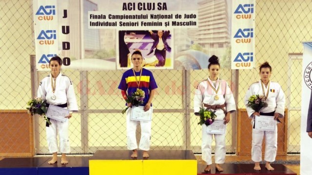 Amalia Doană (a doua din dreapta) este la categoria tineret, dar a luat medalie la senioare