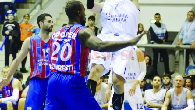 Djurasovic (în alb) a marcat 19 puncte (Foto: Alexandru Vîrtosu)