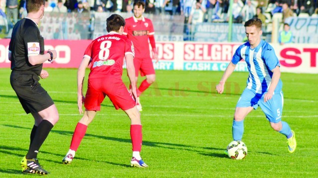 Bogdan Vătăjelu şi colegii săi trebuie să spargă gheaţa şi să câştige cu Dinamo (Foto: Alexandru Vîrtosu)