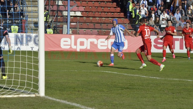 Andrei Ivan a pus în pericol poarta dinamovistă din primul minut