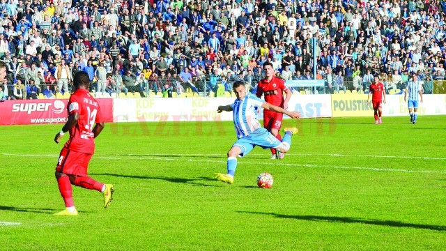 Thaer Bawab a ridiculizat de multe ori defensiva „câinilor“ şi a marcat de două ori pentru o victorie frumoasă, Dinamo pierzând la scor de neprezentare în Bănie (Foto: Alexandru Vîrtosu)