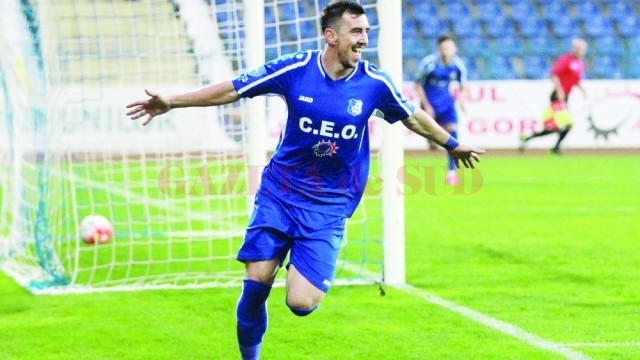 Venit în vară, Hora s-a adaptat foarte repede la Pandurii