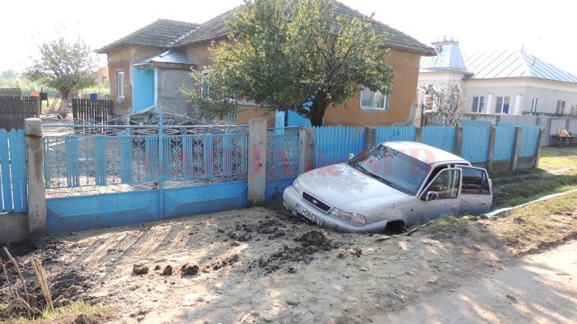 Polițiștii doljeni spun că șoferul s-a urcat băut la volan și a pierdut controlul mașinii într-o curbă (Foto: GdS)