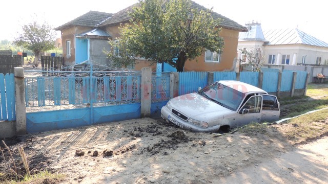 Polițiștii doljeni spun că șoferul s-a urcat băut la volan și a pierdut controlul mașinii  într-o curbă (Foto: GdS)