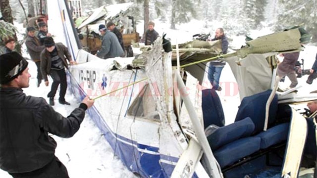 Epava avionului în care s-a aflat Adrian Iovan (Foto: www.dcnews.ro)