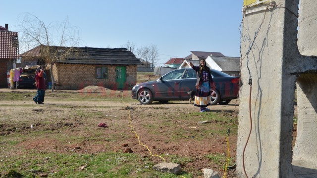 Polițiștii și lucrătorii CEZ au depistat sute de persoane care fură curent din rețeaua electrică de joasă tensiune (Foto: Arhiva GdS)