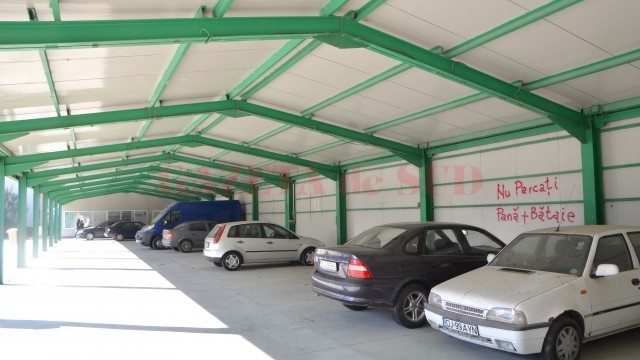 Piață sau garaj? Fosta Piață din Brestei a devenit loc de parcare pentru locatarii din zonă, asta pentru că, de doi ani, nu participă nici un comerciant la licitațiile organizate de Piețe și Târguri pentru ocuparea spațiului 