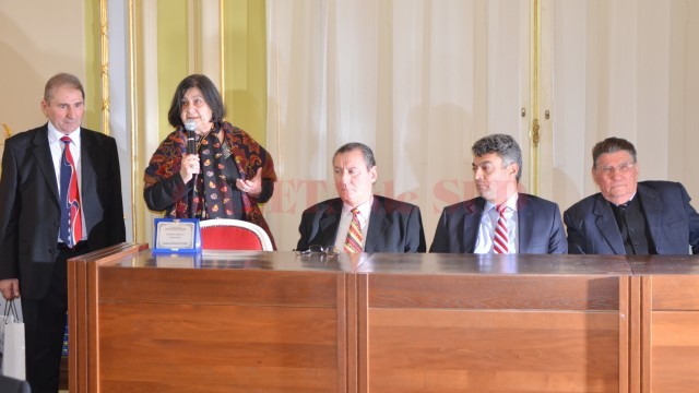 Prof. univ. dr. Cezar Avram, acad. Sabina Ispas, prof. univ. dr. Dumitru Otovescu, prof. univ. dr. Dan Claudiu Dănișor și acad. Ion Dogaru, la aniversarea Institutului de Cercetări (Foto: Claudiu Tudor)