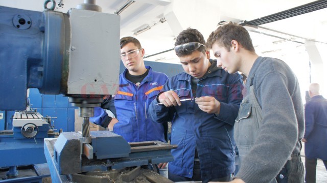Angajatorii pot propune unităților de învățământ profesional noi calificări care să fie puse în practică din anul școlar 2016-2017 (FOTO: Bogdan Grosu)