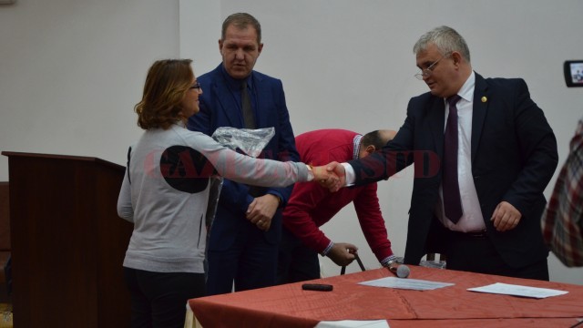 Sorin Iacoban a înmânat seturile de șah profesorilor doljeni (foto: Claudiu Tudor)