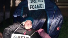 Greviștii au adus un cort în fața CEO