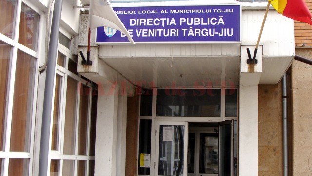 Autorităţile le-au stabilit târgujienilor impozite mai mari (Foto: Eugen Măruţă)