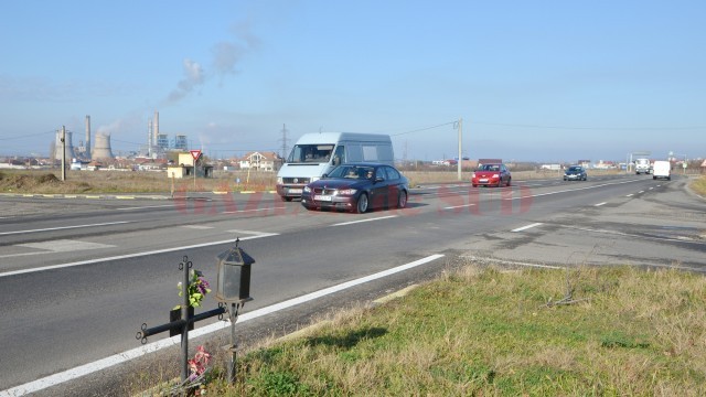 În intersecția Centurii de Nord cu strada Prelungirea Teilor și cu drumul către Ghercești  s-au petrecut, de-a lungul timpului, multe accidente, inclusiv soldate cu victime (FOTO: Lucian Anghel)