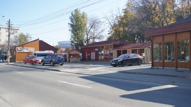 Piața Dezrobirii va rămâne un loc abandonat, cel puțin până când nu se găsește o firmă care să o modernizeze la costurile impuse de beneficiar (Foto: Arhiva GdS)