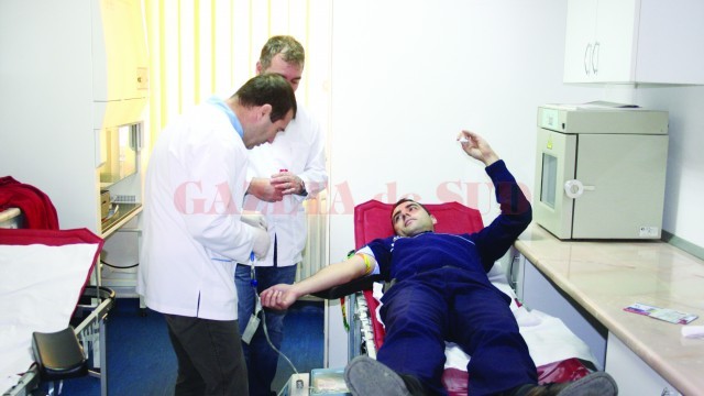 Zeci de polițiști s-au prezentat ieri-dimineață la Centrul Medical Judeţean Dolj pentru a dona sânge