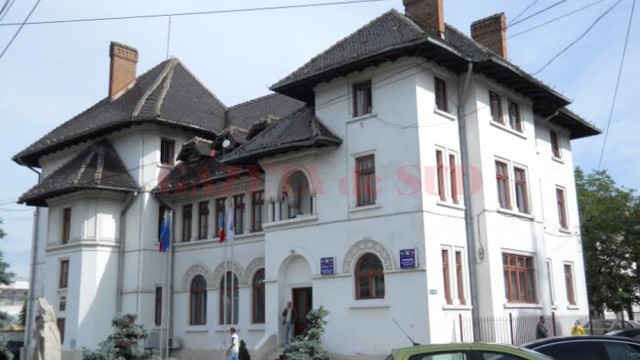 Primăria Târgu Jiu nu are bani pentru toate lucrările de infrastructură (Foto: Eugen Măruţă)