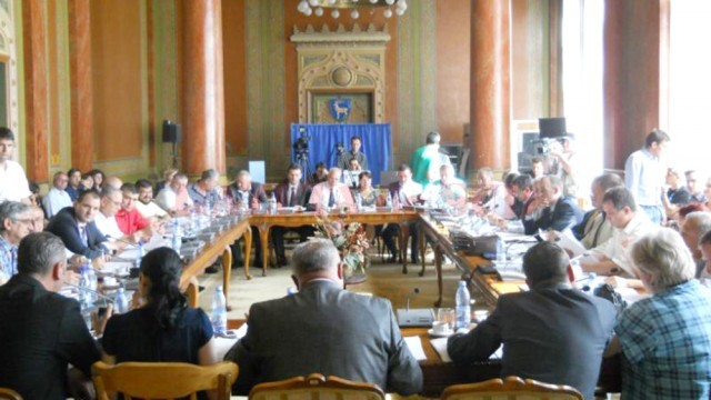 Ecranele vor fi folosite la şedinţele din Sala Maură