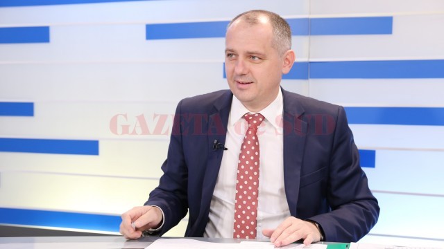 Inspectorul-șef al ITM Dolj, Cătălin Mohora, a precizat la emisiunea „Economia Sudului“, de la Alege TV, că s-a diminuat fenomenul muncii „la negru“, dar a crescut fenomenul muncii semideclarate, numită munca „la gri“ (FOTO: Lucian Anghel)