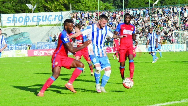 Zlatinski şi ceilalţi echipieri ai Craiovei vor să bată Steaua (Foto: Alexandru Vîrtosu)