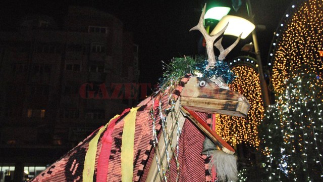 Alaiul datinilor „Din bătrâni, din oameni buni“ poposește la Teatrul „Colibri“ (Foto: CJCPCTD)