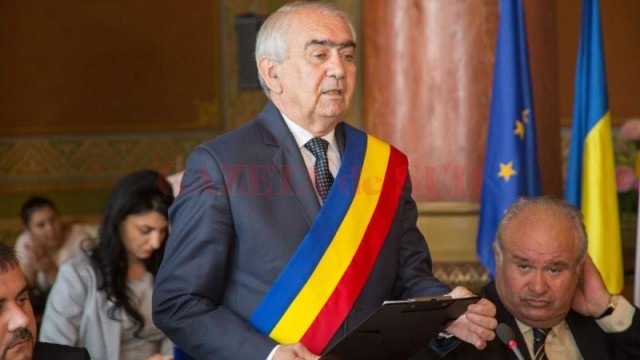 Florin Cârciumaru şi Ion Călinou trebuie să decidă dacă îi mai susţin în alegeri pe edilii suspectaţi de luare de mită