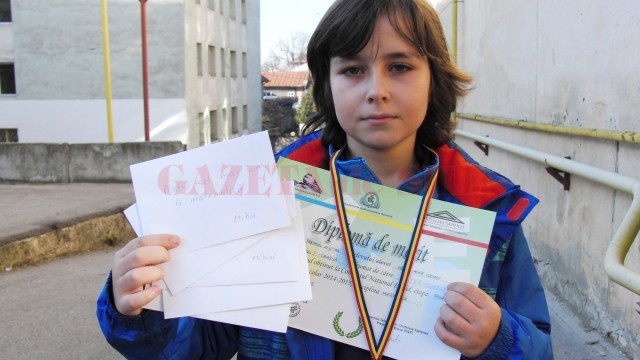 Mihai Pătru, elevul care și-a donat premiul obținut la concursul național Euclid pentru copii din Lipovu care au performanțe la matematică (Foto: Bogdan Grosu)
