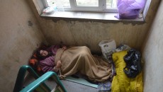 Femeia din scara blocului G3 spune că se numește Ileana Stanciu (Foto: Traian Mitrache)