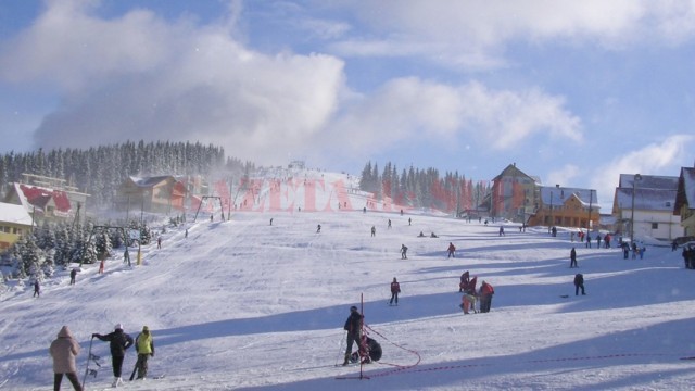 Pârtia din centrul staţiunii Rânca a fost deschisă iubitorilor sporturilor de iarnă (Foto: gorjeanul.ro)