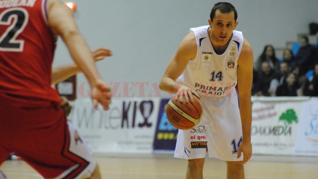 Pilcevic (la minge) şi colegii săi au învins rivala tradiţională a craiovenilor, Dinamo