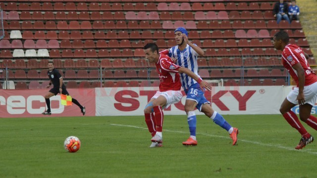 Marko Momcilovic (în roșu) s-a înțeles cu Steaua (foto: Alexandru Vîrtosu)