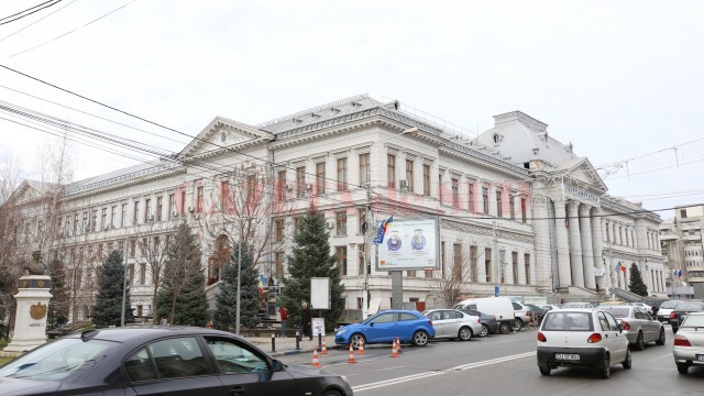 Cadrele didactice universitare care au făcut recomandări pentru persoanele private de libertate vor fi sancționate conform contractului individual de muncă (FOTO: Lucian Anghel)