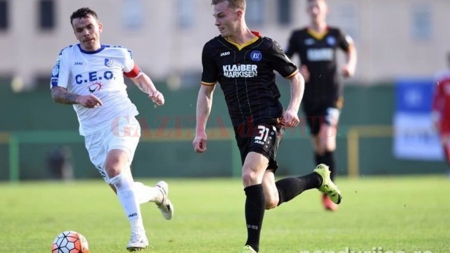 Dan Nistor (în alb) a deschis scorul în partida amicală cu Dinamo Moscova