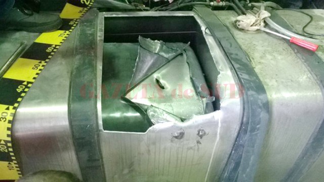 Cele peste 300 de kilograme de heroină au fost descoperite în rezervoarele a două tiruri care circulau pe ruta Ucraina - Olanda