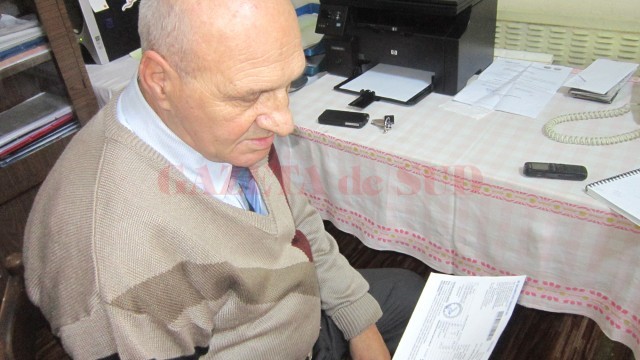Președintele Asociației de proprietari nr. 2 Iancu Jianu spune că va da proprietarilor adeverință pentru cheltuielile de întreținere și penalități (FOTO: Maria Cernătescu)
