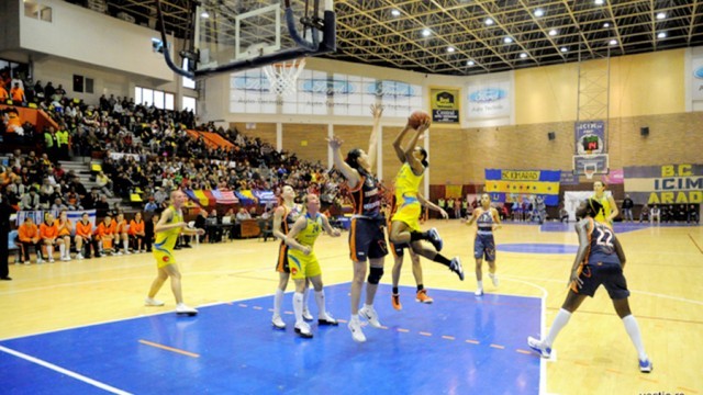 Sala Sporturilor din Arad are o capacitate de trei ori mai mică decât cea din Craiova