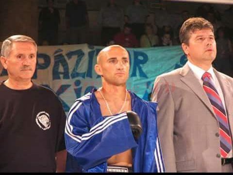 În 1998, cu Constantin Buzduceanu în colțul ringului, Sorin Tănasie devenea campion  mondial la juniori 
