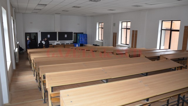 Amfiteatrul Facultății de Mecanică a răsunat a gol (Foto: Alexandru Vîrtosu)