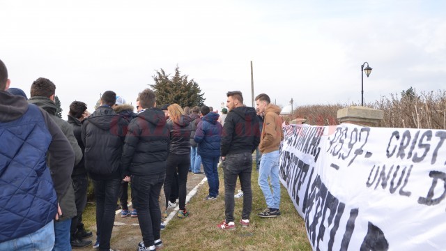 Suporterii au venit să aprindă o lumânare la mormântul regretatului Cristi Neamţu