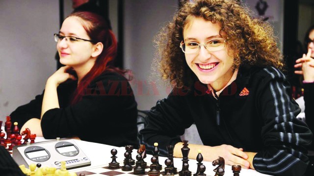 Dariana Didiliuc (dreapta) este multiplă campioană la şah, dar practică cu plăcere şi atletismul (Foto: Arhiva personală)