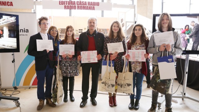 Elevii care au făcut performanțe la olimpiadele internaționale au fost premiați la Târgul de carte Gaudeamus (FOTO: Claudiu Tudor)